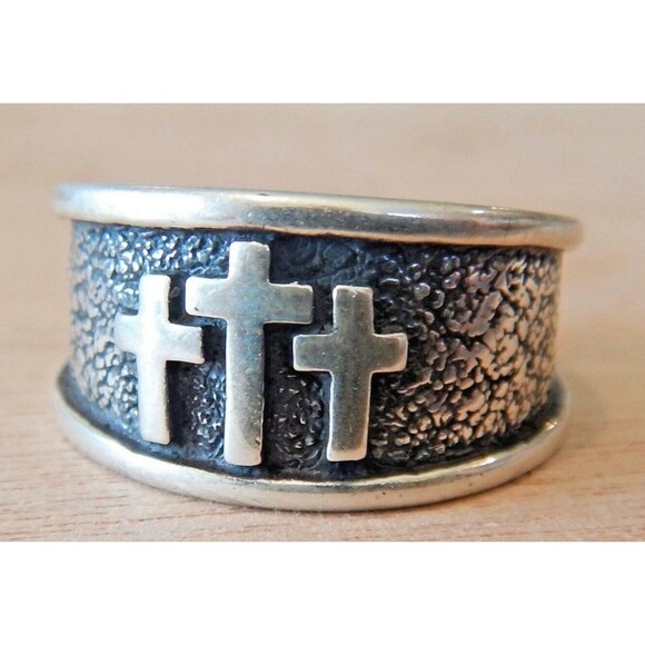 Size 8 Sterling 10mm wide 3 Crosses Calvary Cross of Jesus Ring 925 Men/Women - Picture 3 of 10